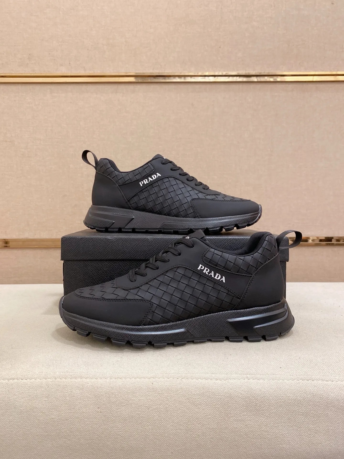 Men's men's shoes💰: 440💰[Prada～Prada] Trendy new styles are on the market. Same style as the official website. Counter quality. Original version. [Strong] [Strong] Imported selected first-layer cowhide. Comfortable and breathable sheepskin lining, fine workmanship, upper layer made of 100% pure cowhide, original last shape, comfortable on the feet, shoe sizes 38 to 44